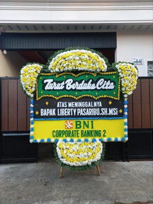 Papan Bunga Duka di Ambalau