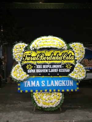 Papan Bunga Duka di Ambalau