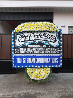 Papan Bunga Duka di Ambalau